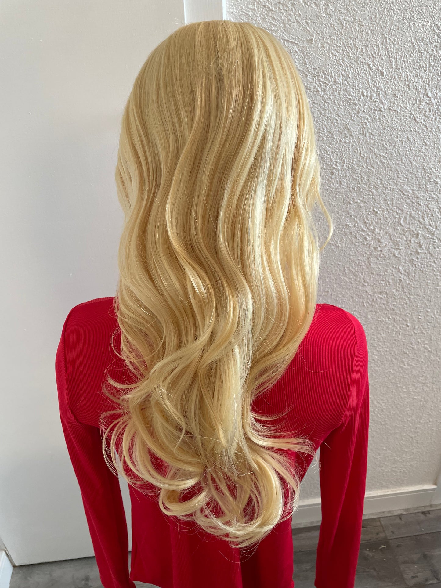 18" Gorgeous Brazilian #613 Wavy Wig